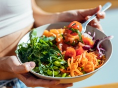 Co robić, by rzadziej chorować i dłużej żyć? Ekspertka dzieli się listą ważnych składników