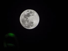 Stary jak świat? Naukowcy badają ile lat ma Księżyc