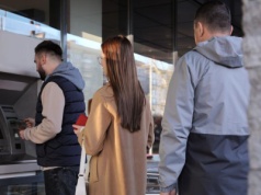 Nie przepłacaj za wypłaty z konta. W tych bankach Euronet i PlanetCash są za 0 zł