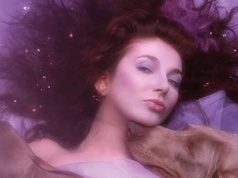 Kate Bush i ponad 50 artystów interpretuje "Running Up That Hill", by pomóc dzieciom w traumie wojny