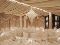 Kolacja która czerpie z wawelskich skarbów. Premiera kolekcji Medicine x Zamek Królewski na Wawelu