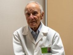 Ma 92 lata i wciąż ratuje ludzi!