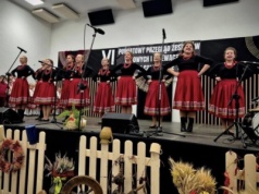 Było głośno i radośnie na VI Powiatowym Przeglądzie Zespołów Ludowych i Śpiewaczych w Czarnocinie