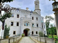 Ten dolnośląski zamek powstał dzięki rycerzowi - rozbójnikowi. Wygląda jak z obrazka