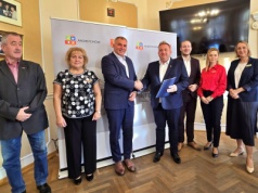 Andrychów kupi mikrobus dla osób z niepełnosprawnościami. Jest umowa i dofinansowanie z PFRON