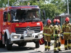 Wstrząsający wypadek na polskiej drodze. Osobówka zmiażdżona. W akcji ponad 20 strażaków!
