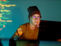 Zbadano nastroje w firmach IT. „Koniunktura pozostaje umiarkowana, panuje ostrożne podejście do kosztów i wzrostu wynagrodzeń”