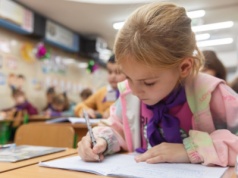 Nauczyciele mają mieć płacone za zajęcia z dziećmi z obcych klas. Dyrektorzy już się nie wykręcą