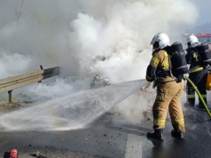 Ogień na ekspresówce między Gnieznem a Poznaniem – kierowcy utknęli w korku