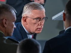 Przy Cenckiewiczu nie porozmawiają o wszystkim. "Niewygodna sytuacja"