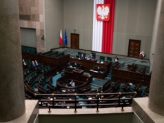 Sześć partii w Sejmie w nowym rozdaniu. Kto zyskuje, a kto traci?