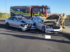 Groźny wypadek na obwodnicy Wronek! BMW uderzyło w Skodę – 27-latek trafił do szpitala