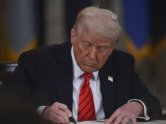 Trump zawarł umowę z dużym krajem. Odpowiedź na "dominację Chin"