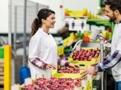 Przyjeżdżają jeden po drugim. Czegoś takiego jeszcze nie było. W Polsce są już ich tysiące
