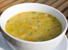 Ta zapomniana polska zupa to skarb dla zdrowia. Wzmacnia jelita i oczyszcza organizm