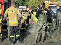 Służby przeczesują grząski muł. Poszukiwania przedłużone do środy