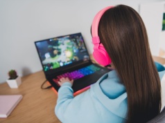 "Moja córka nie musi świetnie smażyć kotletów. Wychowuję ją tak, by radziła sobie w życiu"