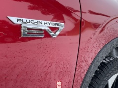 Ukryte koszty hybryd plug-in. Nowy raport pokazuje prawdę