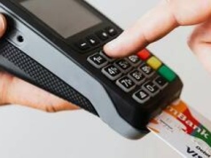 Wrocław: Opiekunka zajmowała się nie tylko seniorem, ale też jego kartą bankową. Z konta 95-latka zniknęło 12 tys. zł