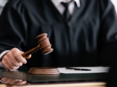 Czy nieobecność rezydenta to wada wycieczki? Sąd w Monachium odrzuca skargę turysty