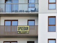 Czy singla w Polsce stać na zakup mieszkania? Tyle trzeba zarabiać