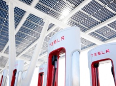 Tesla umacnia dominację w USA. W Polsce działa już nowa stacja pod Wrocławiem
