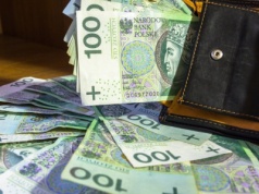 ​Skończyłeś 56 lat? Możesz dostać ponad 1800 zł, ale są warunki