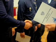 Awans to dowód profesjonalizmu i zaangażowania – kolejne wyróżnienia w ząbkowickiej komendzie