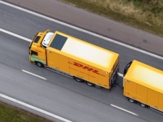 DHL testuje… fotowoltaiczne ciężarówki. Jeżdżą na oleju roślinnym