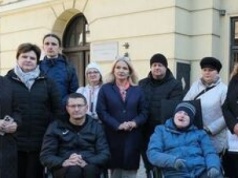 „Szpilkostrada” za 1,7 miliona na Starym Mieście. Radni: Ułatwimy życie niepełnosprawnym, rodzicom i kobietom