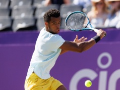 Obrońca tytułu przegrał z nastolatkiem. Weterani pokazali moc