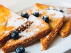 Uwielbiam na słodko i w wersji wytrawnej. Czerstwe pieczywo w parę chwil staje się miękkie i smaczne