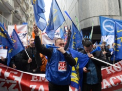 Dlaczego Polacy nie kochają związków zawodowych? "To wina polityków"