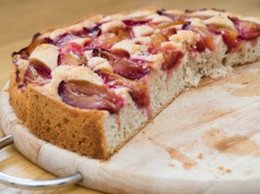 Fit ciasto ze śliwkami idealne na jesień. Użyj zdrowszych zamienników