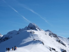 Z niemowlęciem na Rysy w śniegu i lodzie. Nie chcieli pomocy, bo bali się rachunku za śmigłowiec