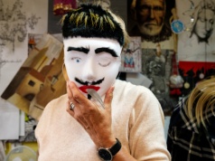 Teatr „Kubuś” zaprosił seniorów i młodzież na warsztaty o manipulacji