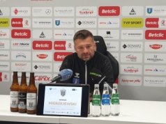 Łukasz Mierzejewski nie jest już trenerem Sandecji Nowy Sącz. Znamy nazwisko tymczasowego następcy