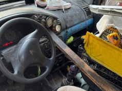 W tym Berlingo nic się nie zgadza. Wrak to dla niego komplement