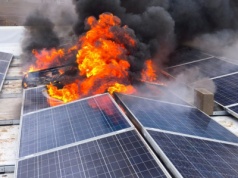 Celowo podpalili 36 paneli słonecznych. Chcieli sprawdzić, co się stanie