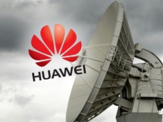 HUAWEI stawia się polskim władzom. Donald Tusk odpowiada