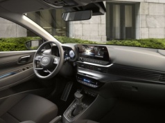 Koreański SUV z ponad 400-litrowym bagażnikiem i spalaniem 5,5 l coraz bardziej interesuje Polaków. Cena poniżej 90 tys. zł przyciąga uwagę