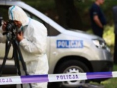 ​Podpalili kolegów na stosie z mebli. "Samo zgaśnie"