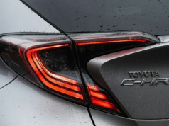 Toyota C-HR: Świeci się „Check Engine”. Ta usterka zdarza się najczęściej.