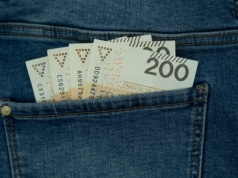 1600 zł zamiast 800 plus w październiku. Pojawią się dwa przelewy od ZUS