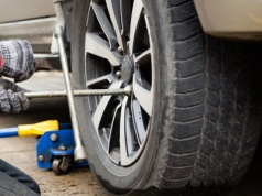 Ile kosztuje wymiana opon na zimowe? Ceny poszły w górę