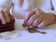 Przepracowała tylko jeden dzień w życiu. Taką emeryturę przyznał jej ZUS, ta kwota to nie żart