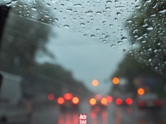 Czy wiesz, co oznacza żółta kropka na wycieraczce? To znak, którego lepiej nie ignoruj