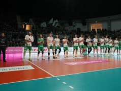 Siatkówka. Pięć setów pasji! Jastrzębianie wyrwali zwycięstwo w dramatycznym starciu z Indykpolem AZS