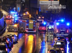 Karambol z udziałem ponad 12 pojazdów na Woli. Dwie osoby ranne. Droga zablokowana