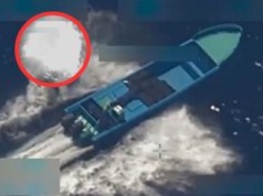 Celne uderzenie z powietrza. Pokazali, jak zniszczyli kolejną łódź